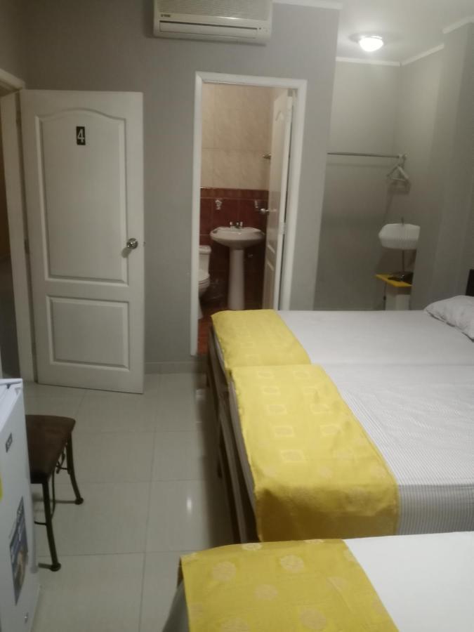 Hotel Premier Inn Manta Ngoại thất bức ảnh