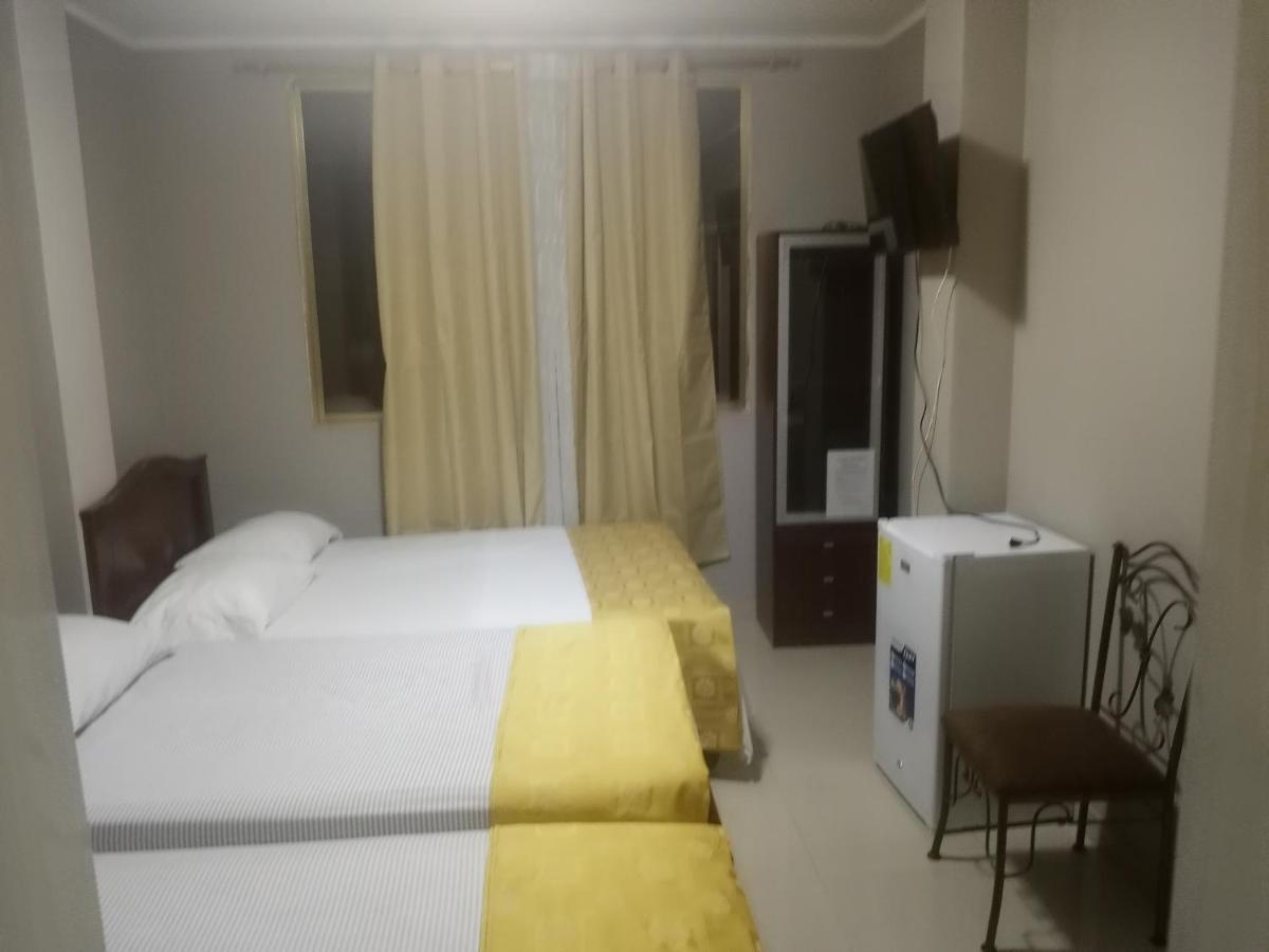 Hotel Premier Inn Manta Ngoại thất bức ảnh